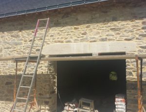 Rénovation d'une longère en pierre à Malville